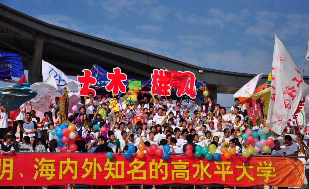 激情四溢的gcgc黄金城集团啦啦队阵营