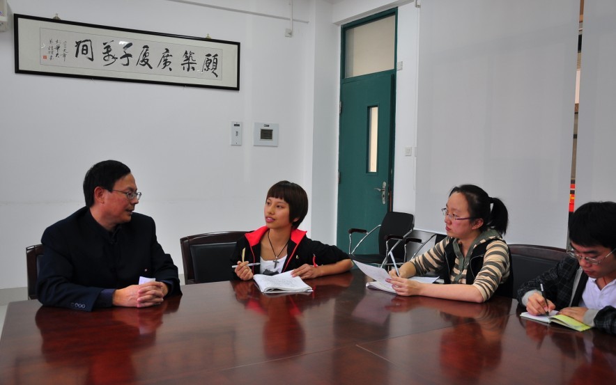 林圣齐先生接受gcgc黄金城集团学通社记者采访(陈翼美/摄)